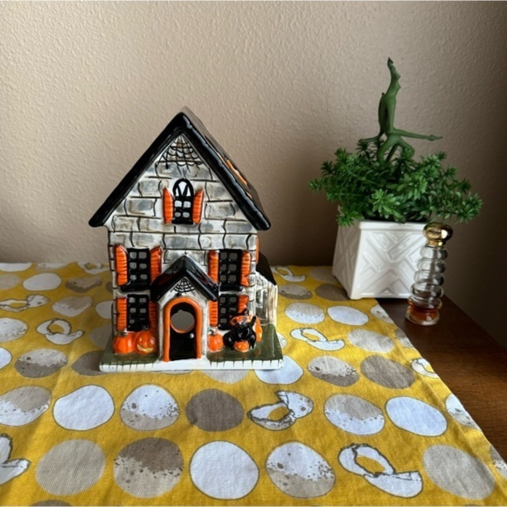 White Barn Candle Co. rare cutout haunted house ceramic tea light holder
